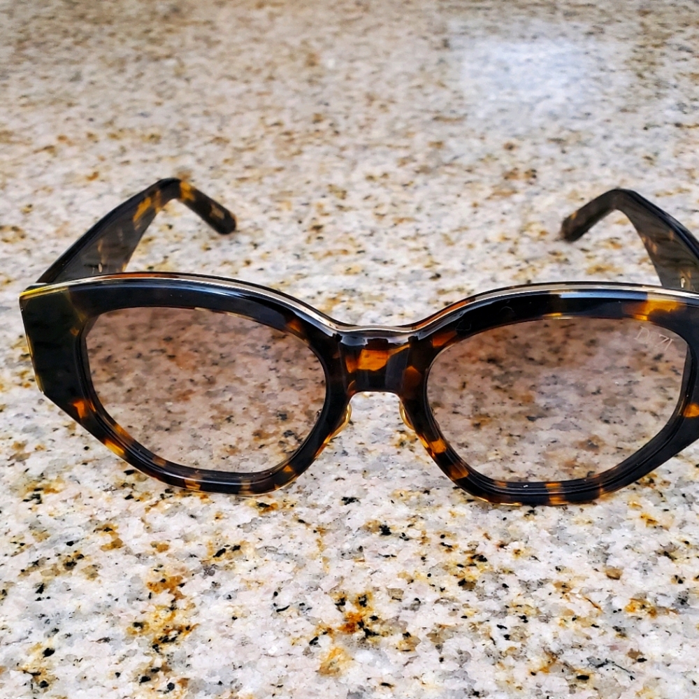 Dezi 'Charge It' Sunglasses